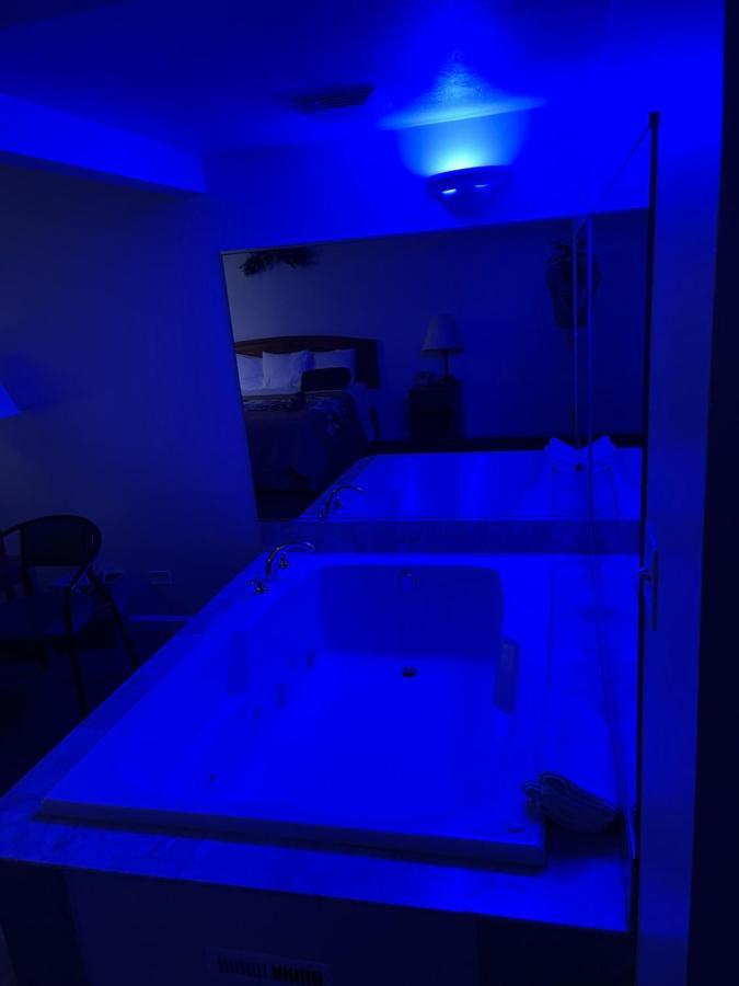 Vibe Inn - Whirlpools Suites - Lyons Ngoại thất bức ảnh