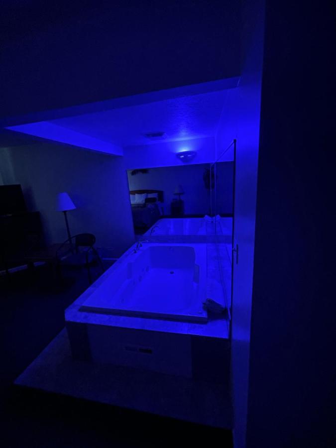 Vibe Inn - Whirlpools Suites - Lyons Ngoại thất bức ảnh